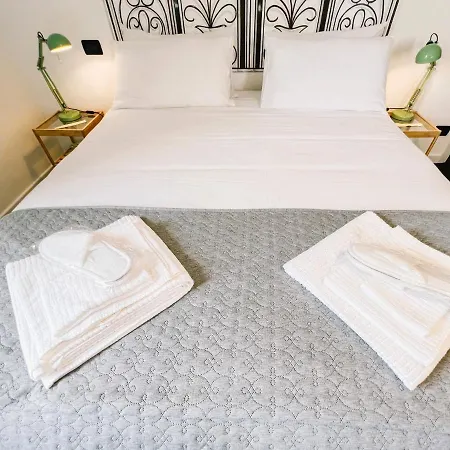 Crudis Luxury Πανσιόν 4*